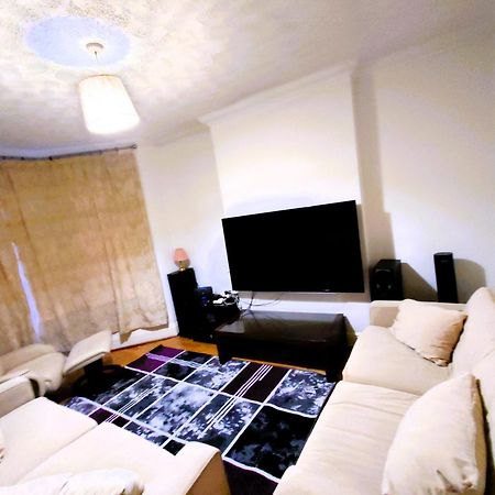 Edwardian 4 Bedrooms With 4 Bathrooms Townhouse, Next To Underground, Accommodates 10 People London Exterior photo