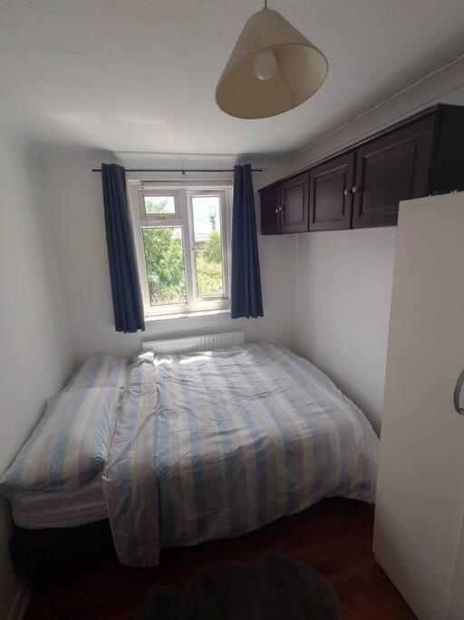 Edwardian 4 Bedrooms With 4 Bathrooms Townhouse, Next To Underground, Accommodates 10 People London Exterior photo