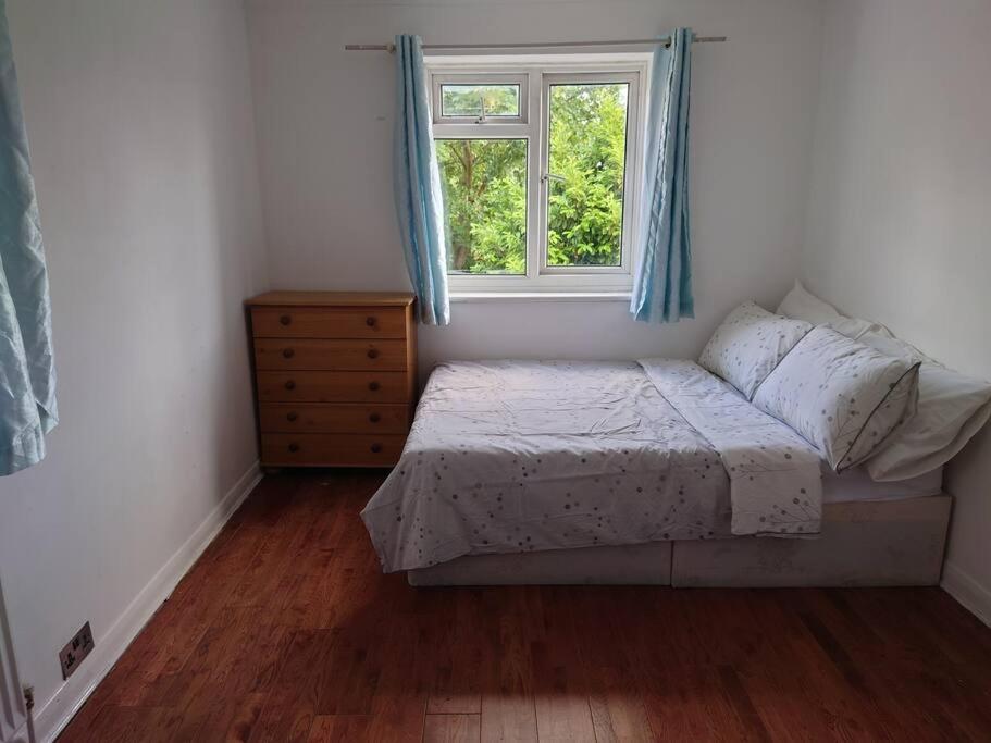 Edwardian 4 Bedrooms With 4 Bathrooms Townhouse, Next To Underground, Accommodates 10 People London Exterior photo