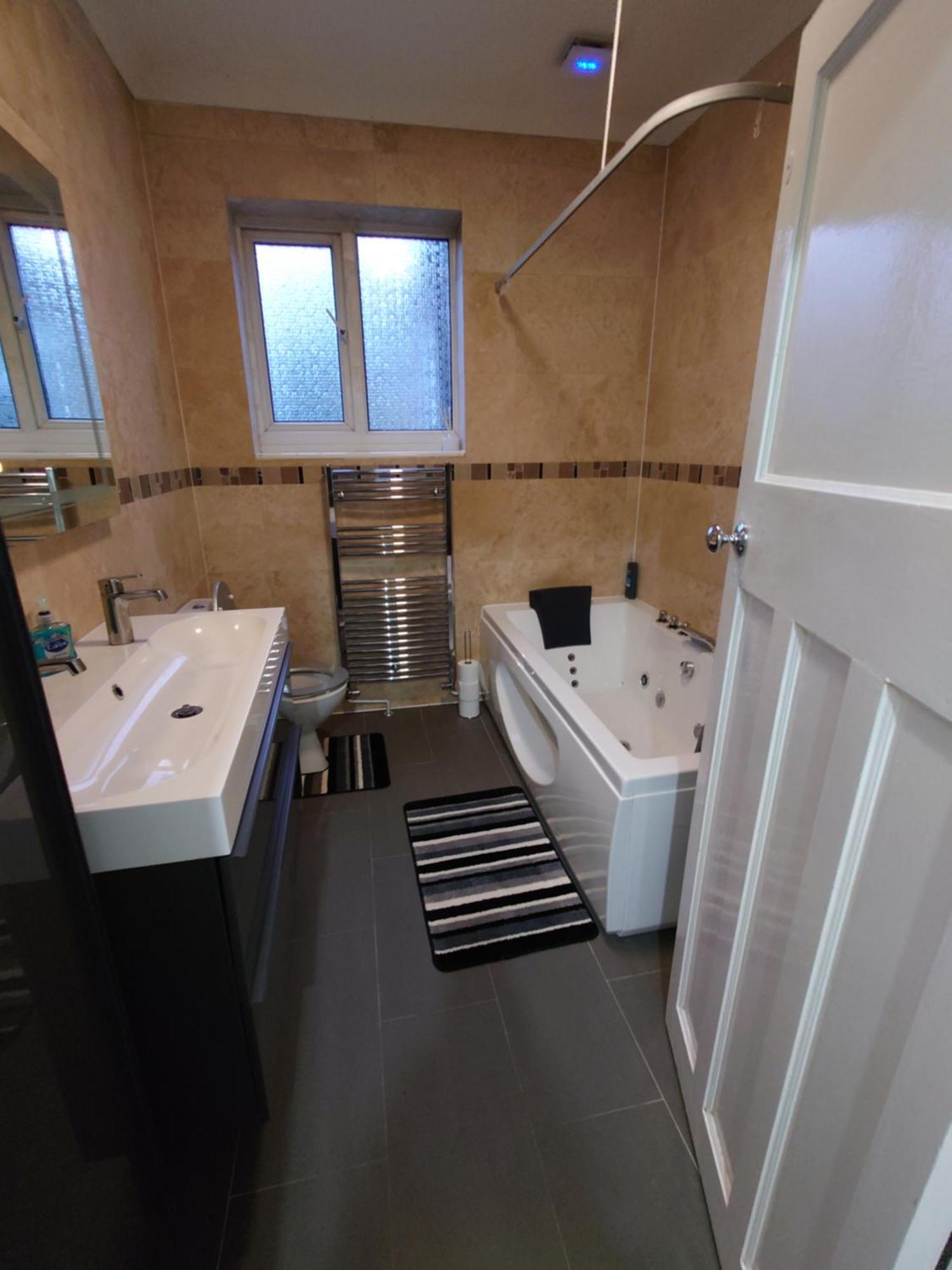 Edwardian 4 Bedrooms With 4 Bathrooms Townhouse, Next To Underground, Accommodates 10 People London Exterior photo
